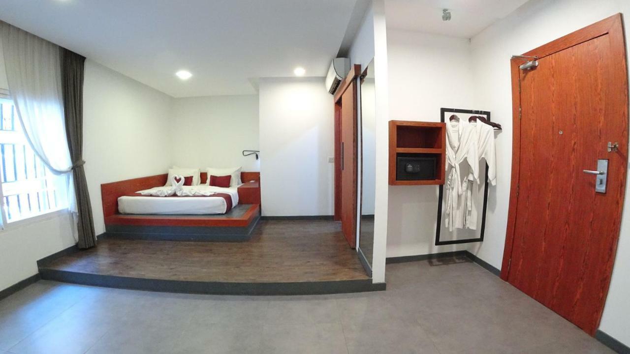Hotel Records Phnom Penh Exterior photo