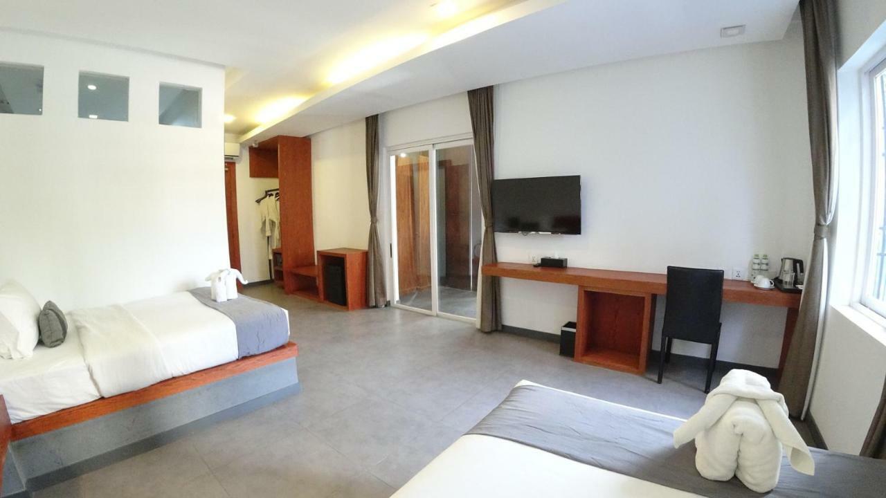 Hotel Records Phnom Penh Exterior photo
