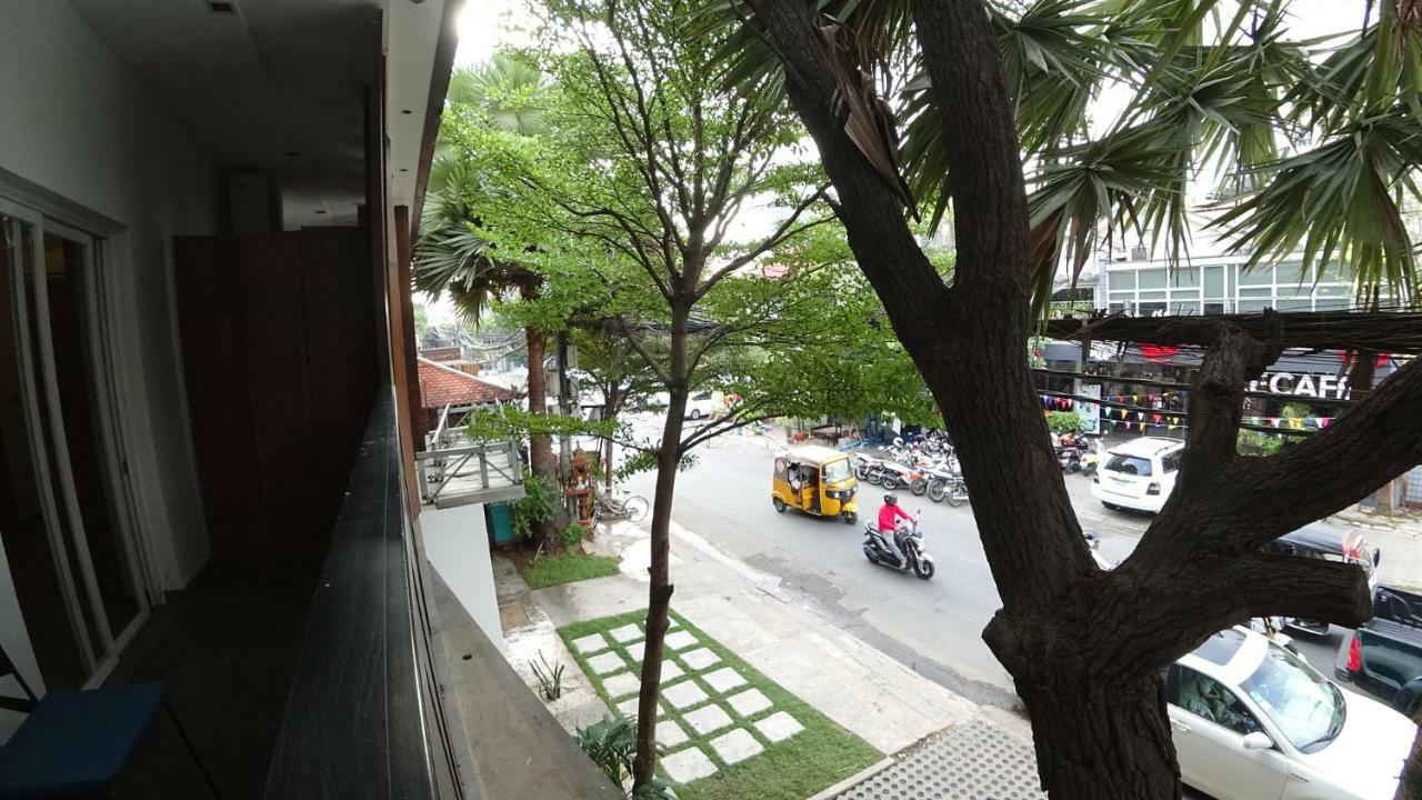 Hotel Records Phnom Penh Exterior photo