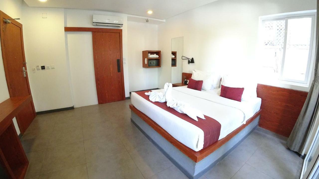 Hotel Records Phnom Penh Exterior photo