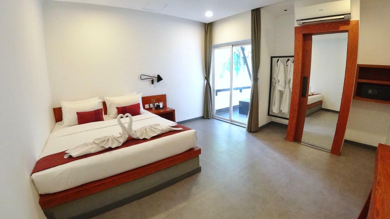 Hotel Records Phnom Penh Exterior photo