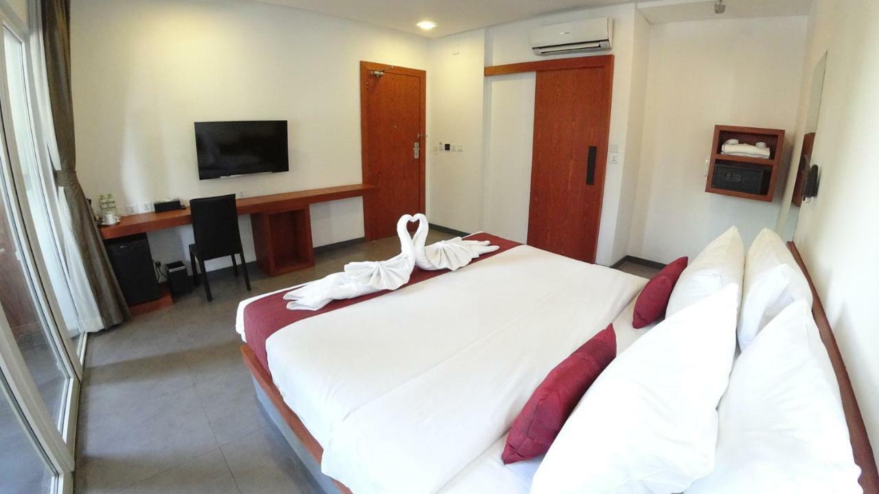 Hotel Records Phnom Penh Exterior photo