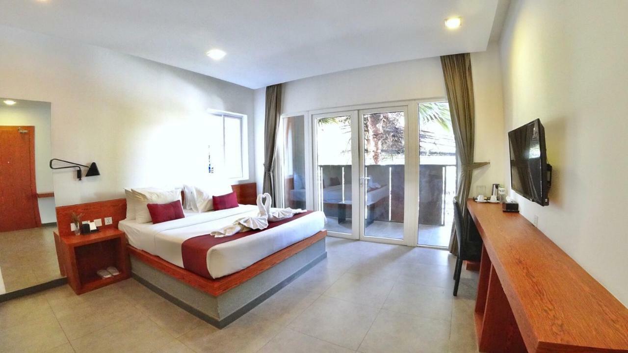 Hotel Records Phnom Penh Exterior photo