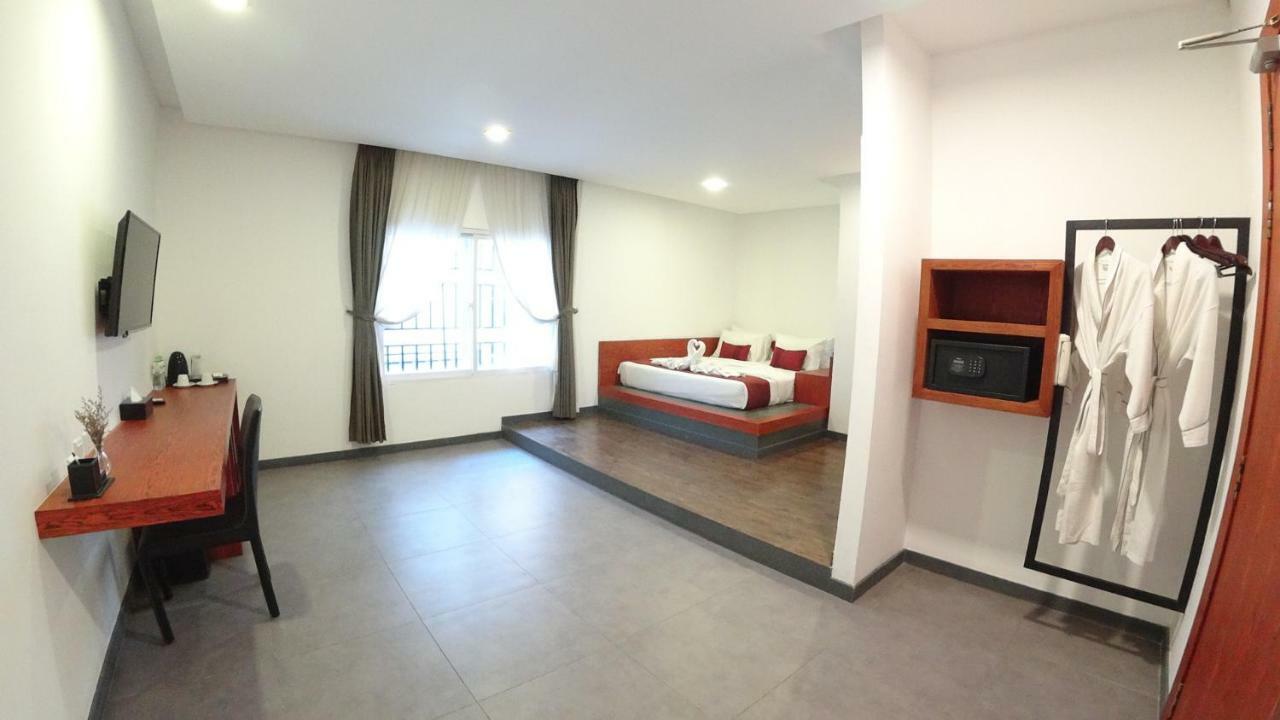 Hotel Records Phnom Penh Exterior photo