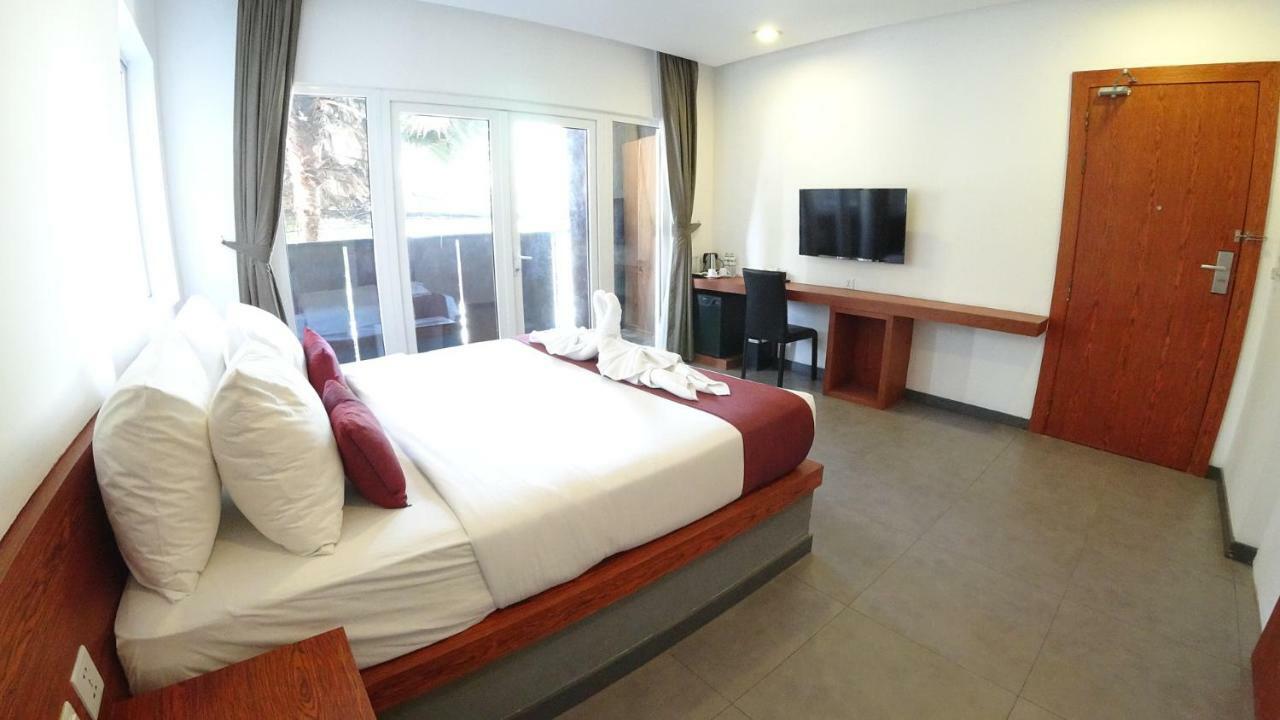 Hotel Records Phnom Penh Exterior photo