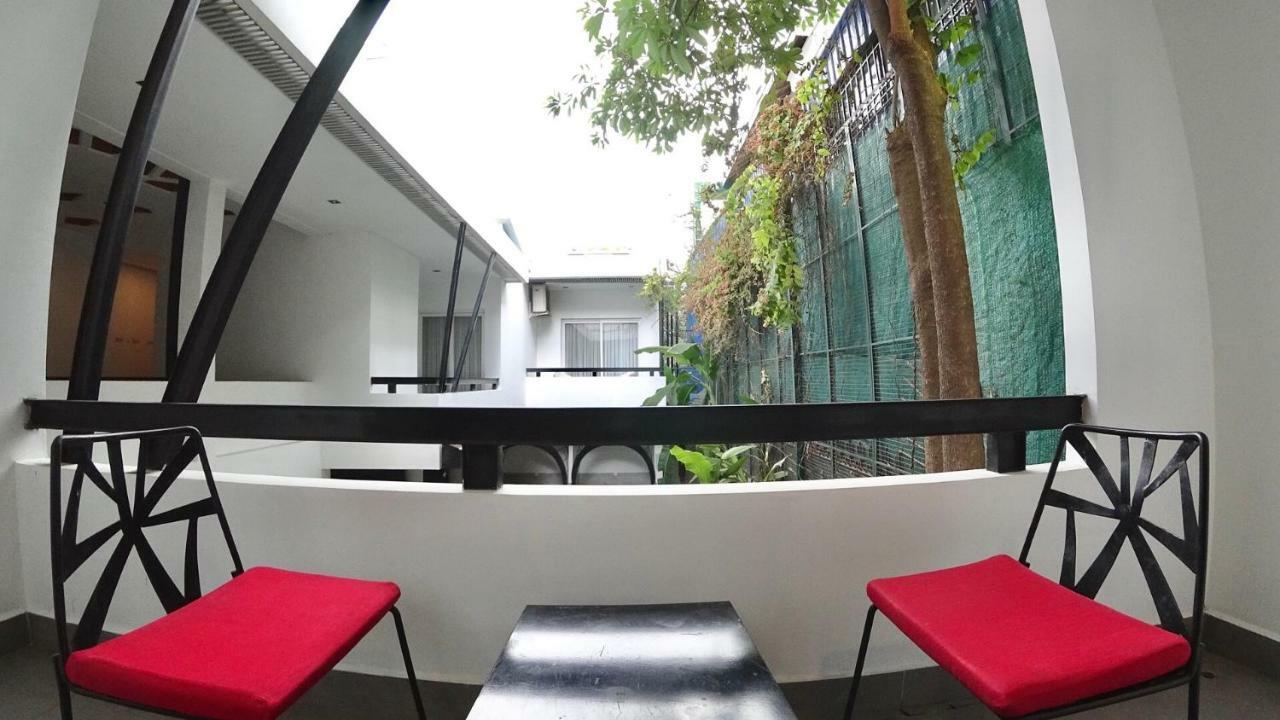 Hotel Records Phnom Penh Exterior photo