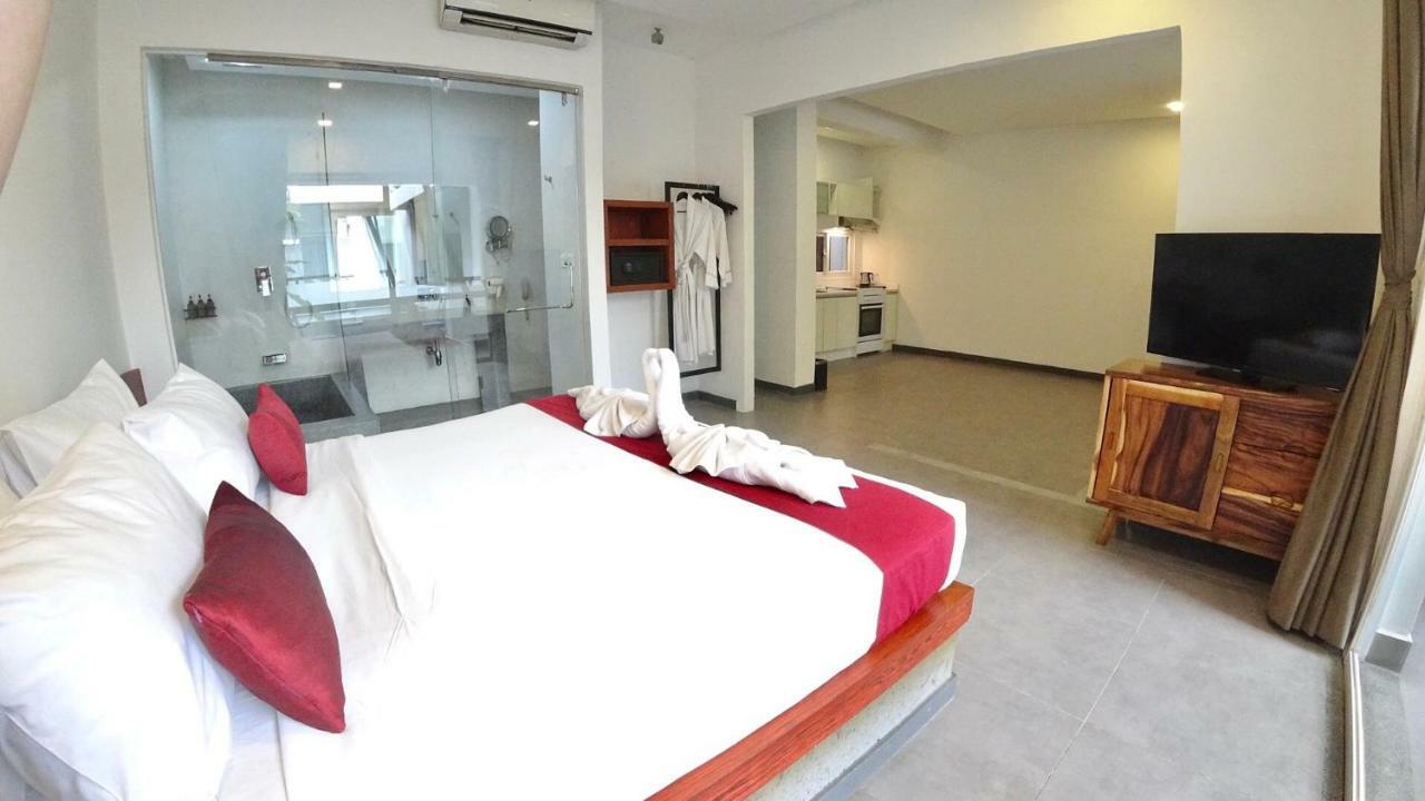 Hotel Records Phnom Penh Exterior photo