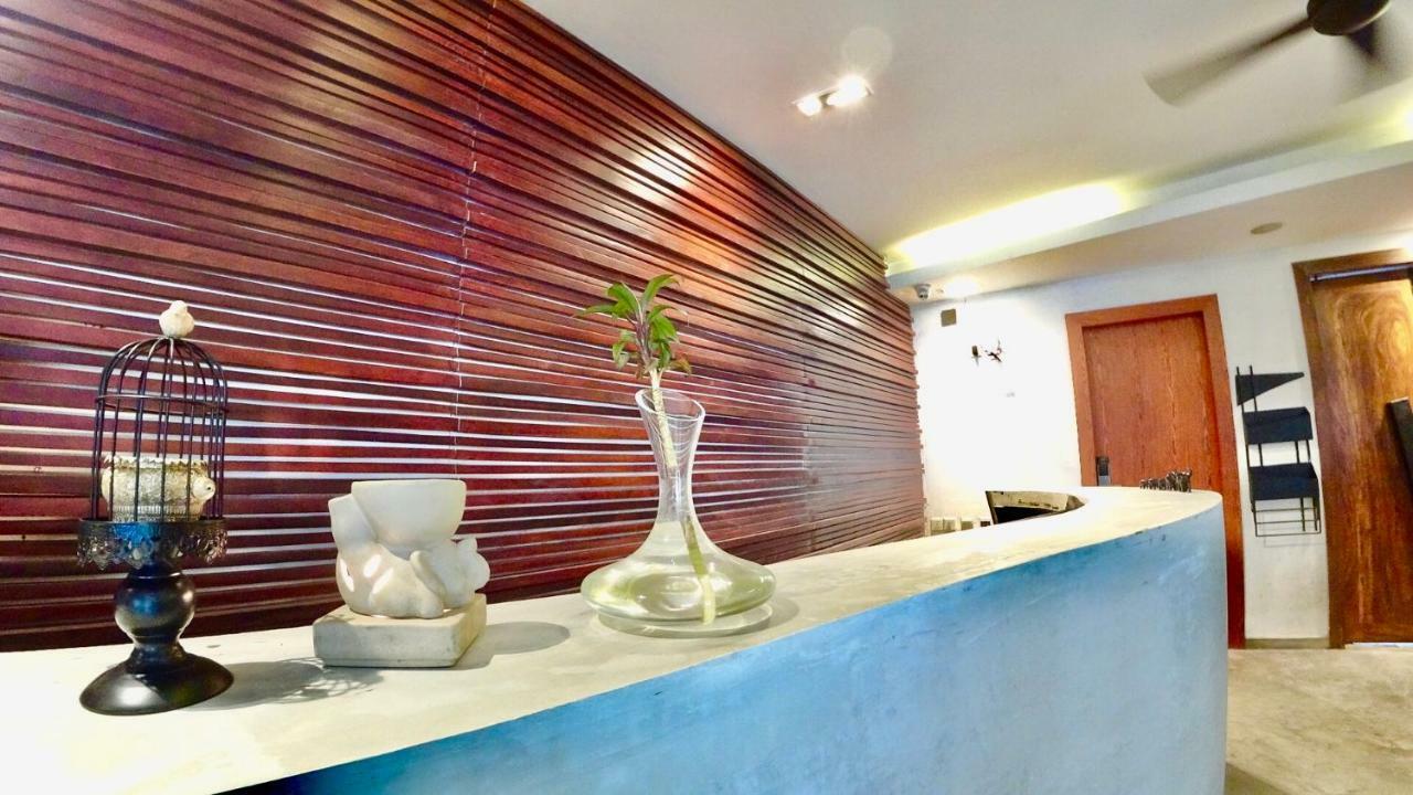 Hotel Records Phnom Penh Exterior photo