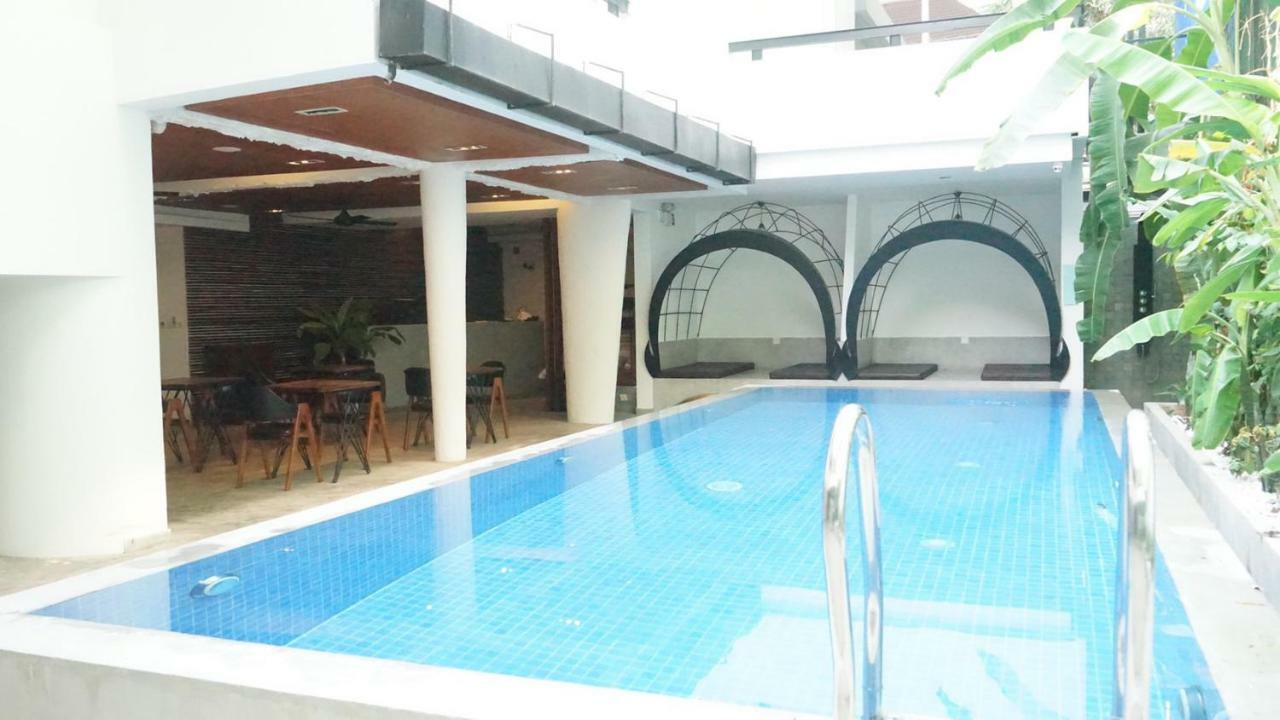 Hotel Records Phnom Penh Exterior photo