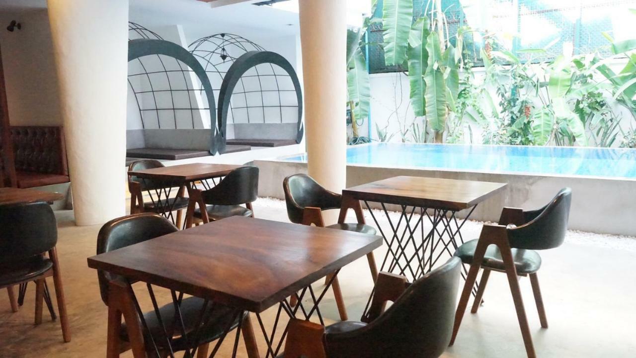 Hotel Records Phnom Penh Exterior photo